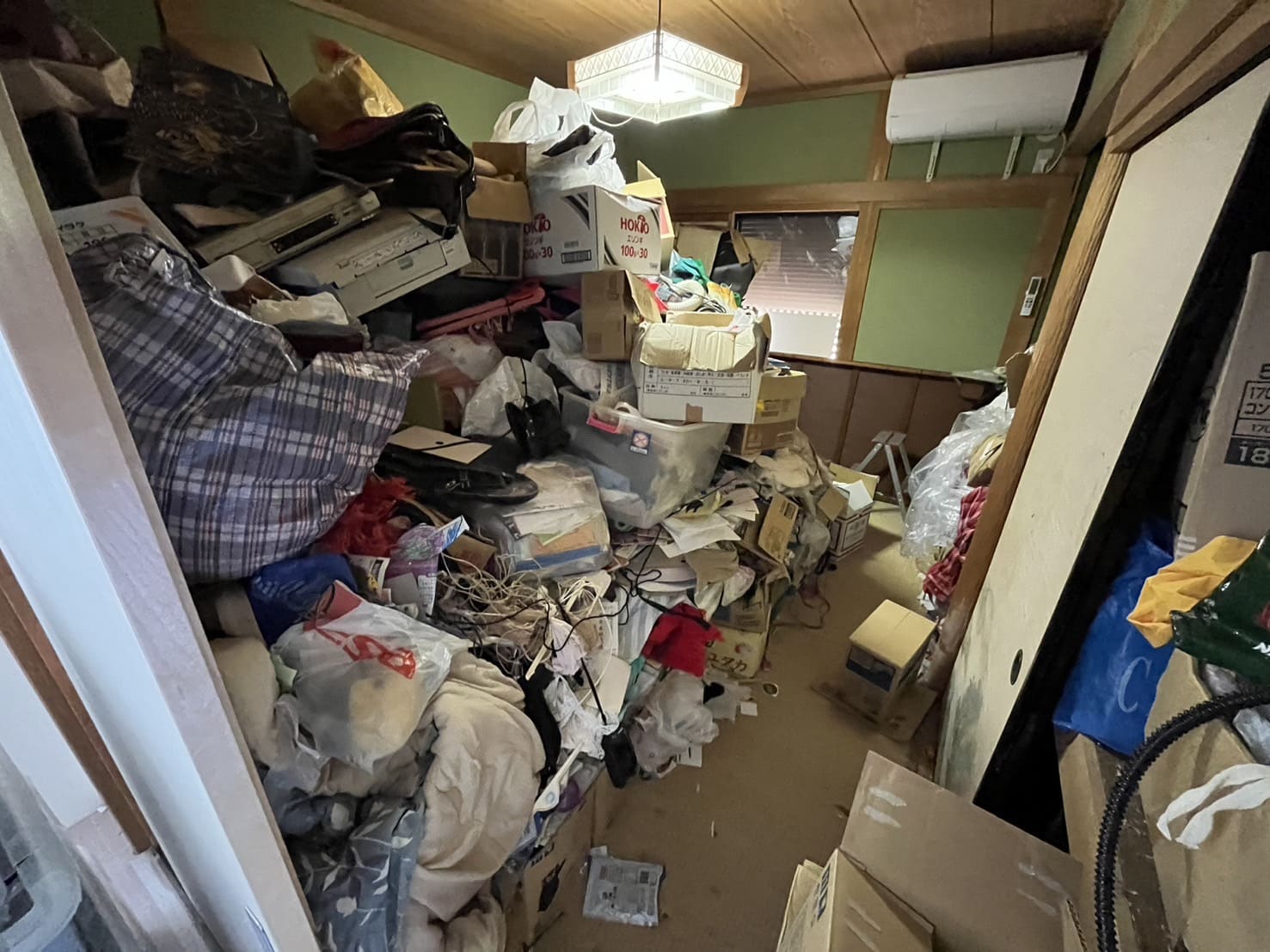 3ピースがゴミ屋敷を整理する前のビフォー画像